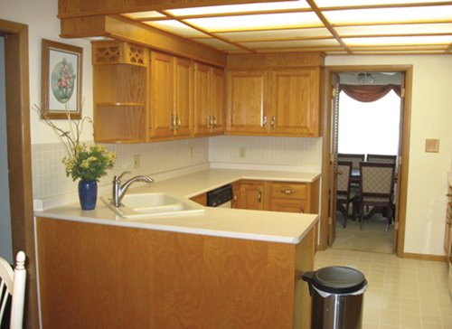 Property photo 12 - 3 Bedroom Ranch on Basement - Foster Park Area